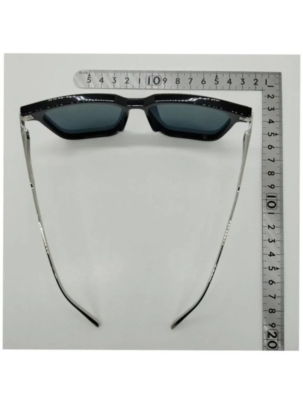 Authentic Louis Vuitton LV Rise Square Sunglasses Z1667E